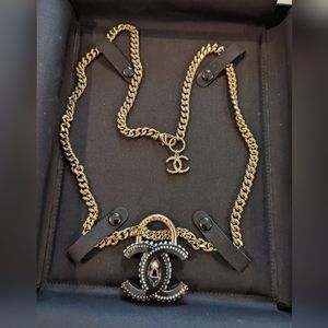 New! Chanel 22C long necklace with black XL CC logo lock resin pendant